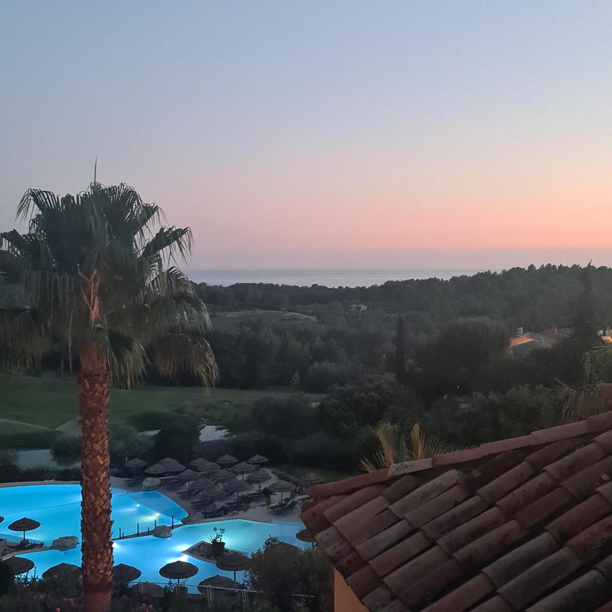 Villa Dans Cadre D'Exception - Golf, Piscine Et Tennis Prive Saint-Cyr-sur-Mer Buitenkant foto